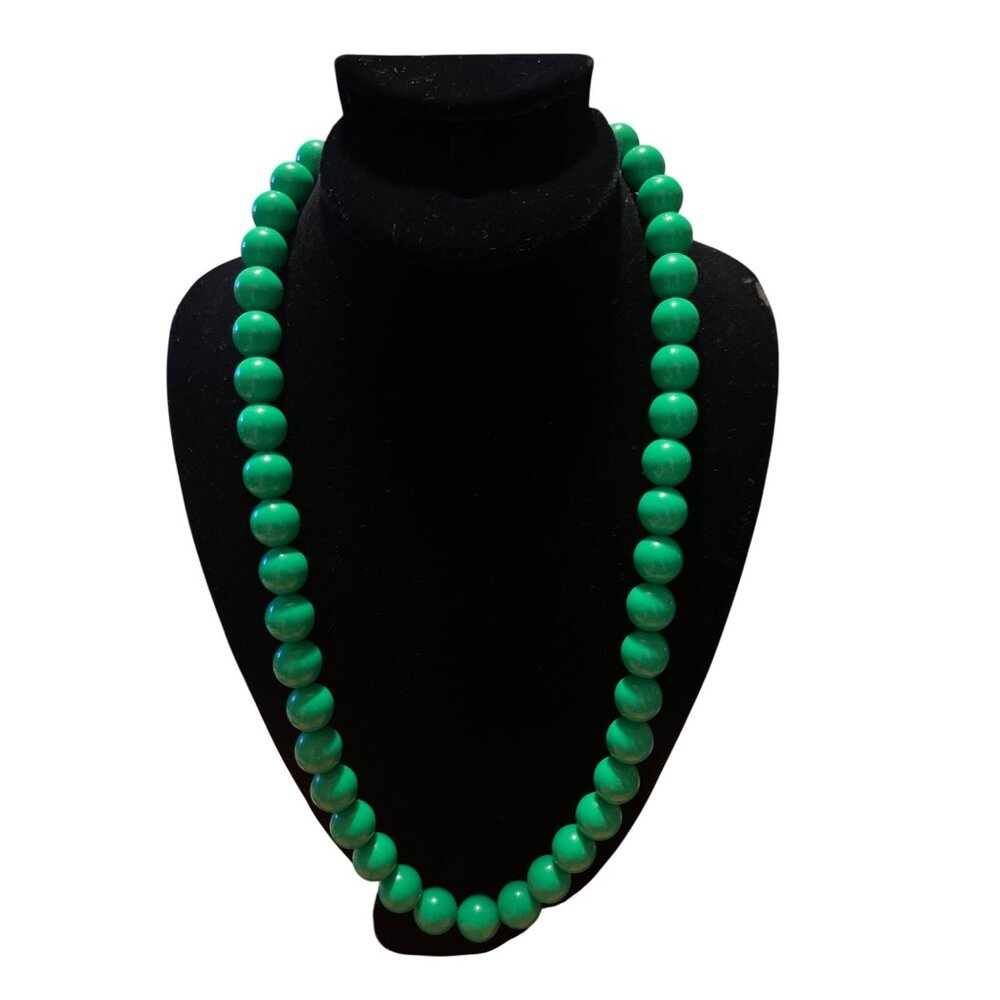 Green Beaded Necklace With Lobster Clasp
